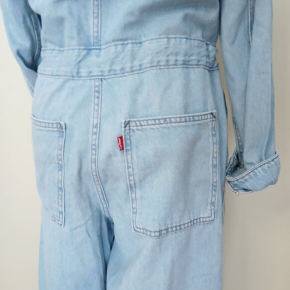 NWT Levi's Iconic Denim Jumpsuit Wide Leg Size Small Light Wash - Picture 8 of 12